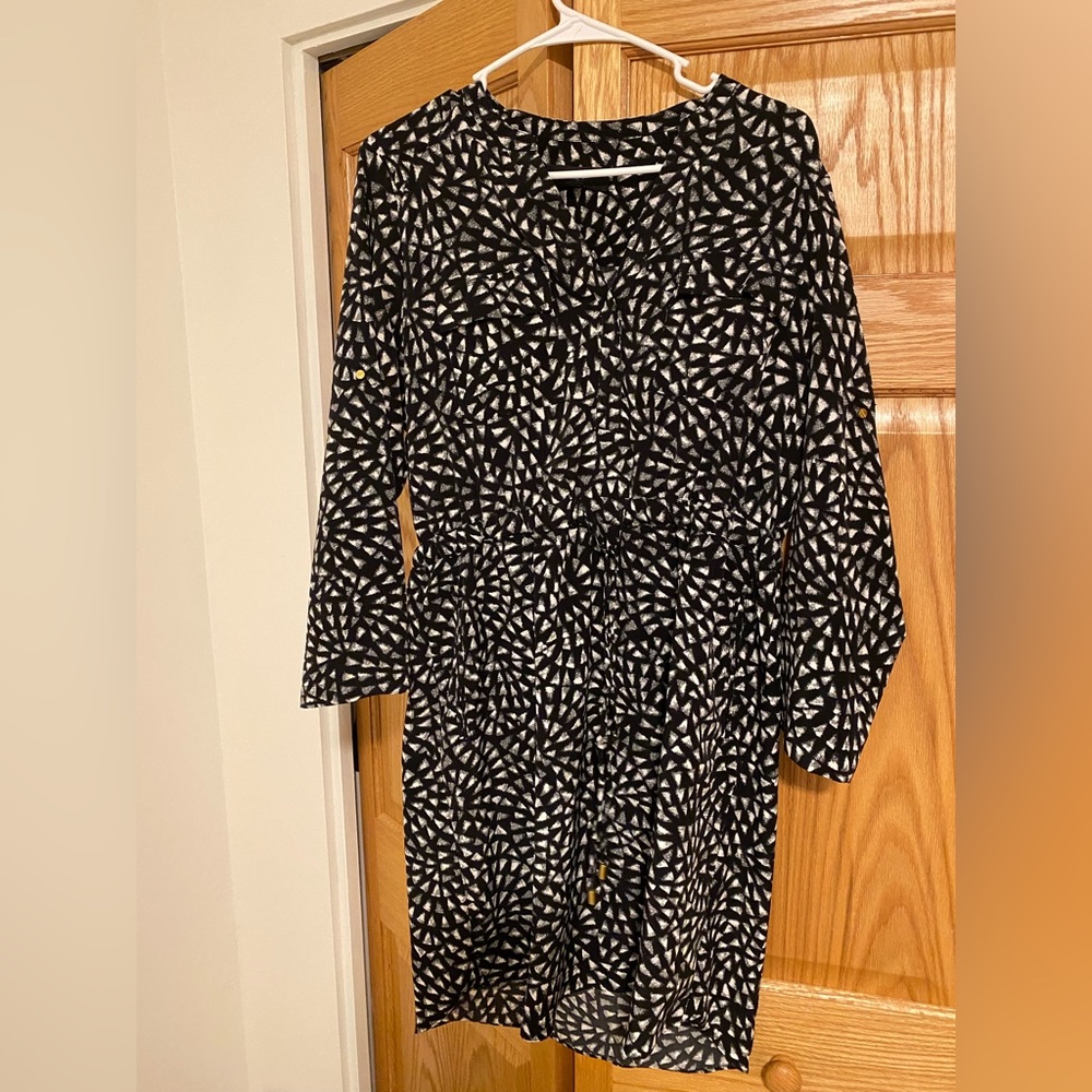 Mossimo dress. Black and white design. Size Medium.